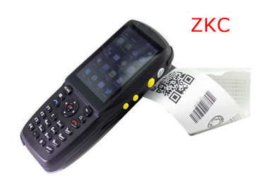 Ordinateur nomade industriel rocailleux, PDA tenu dans la main avec le scanner de code barres de laser