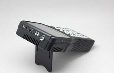Pouce satellite portatif DVB-S2 du mètre 4,3 de trouveur avec le terminal tenu dans la main de position de HDMI